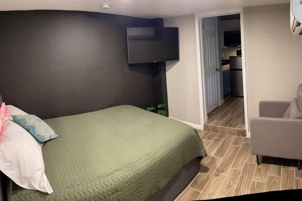 New Midtown Studio with Full Kitchen (Unit C)