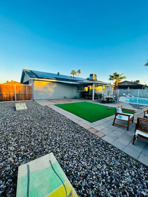 Oasis on 12th – 3 Bed with Pool ,BBQ & Fire Pit