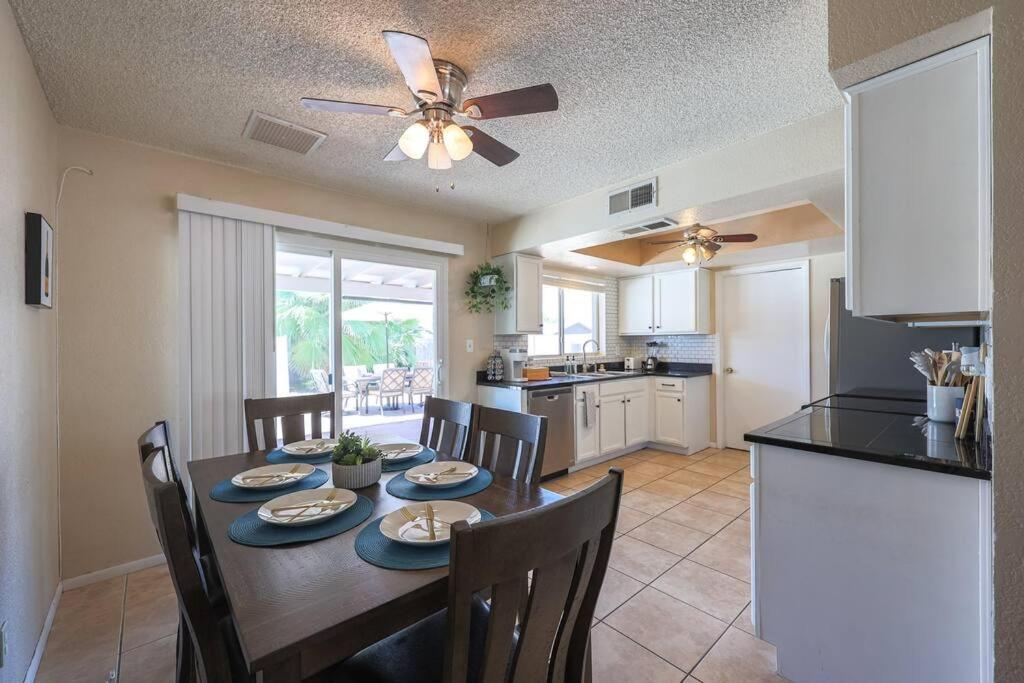 Oasis on 12th – 3 Bed with Pool ,BBQ & Fire Pit