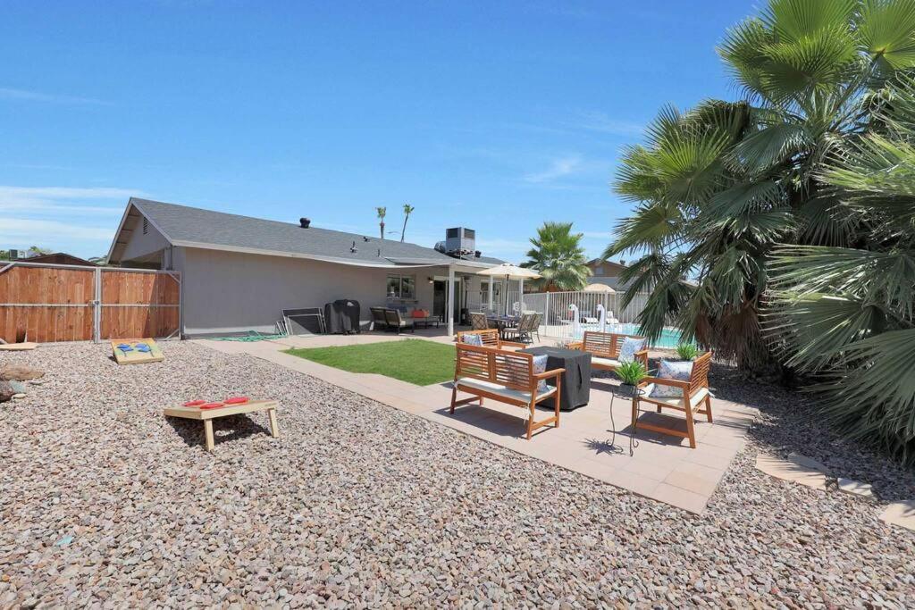 Oasis on 12th – 3 Bed with Pool ,BBQ & Fire Pit