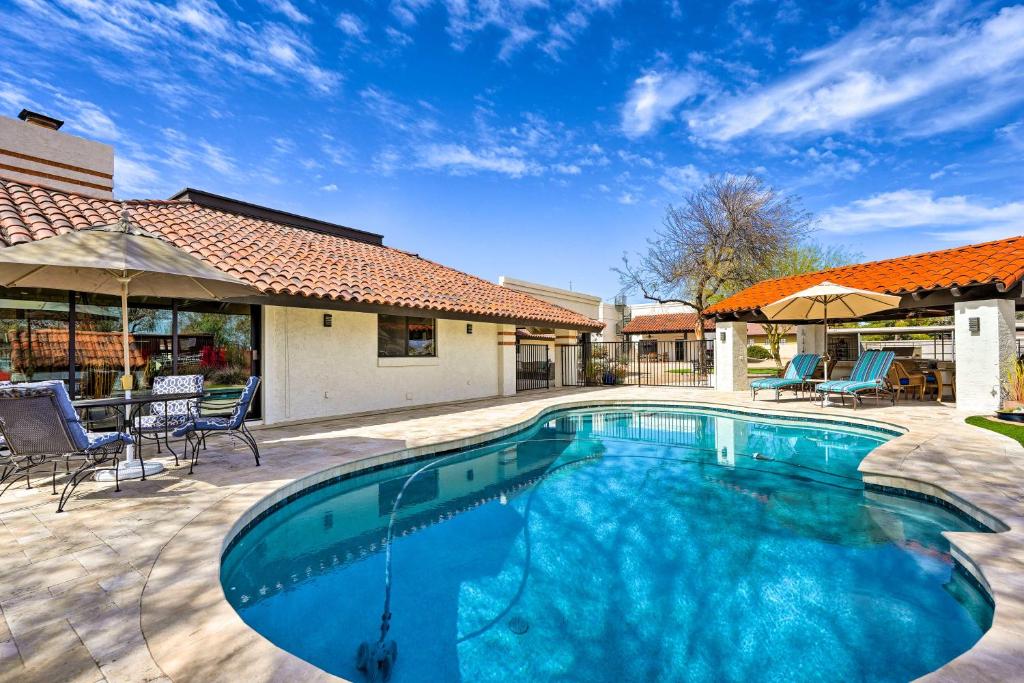 Pet-Friendly Glendale Home with Pool and Putting Green