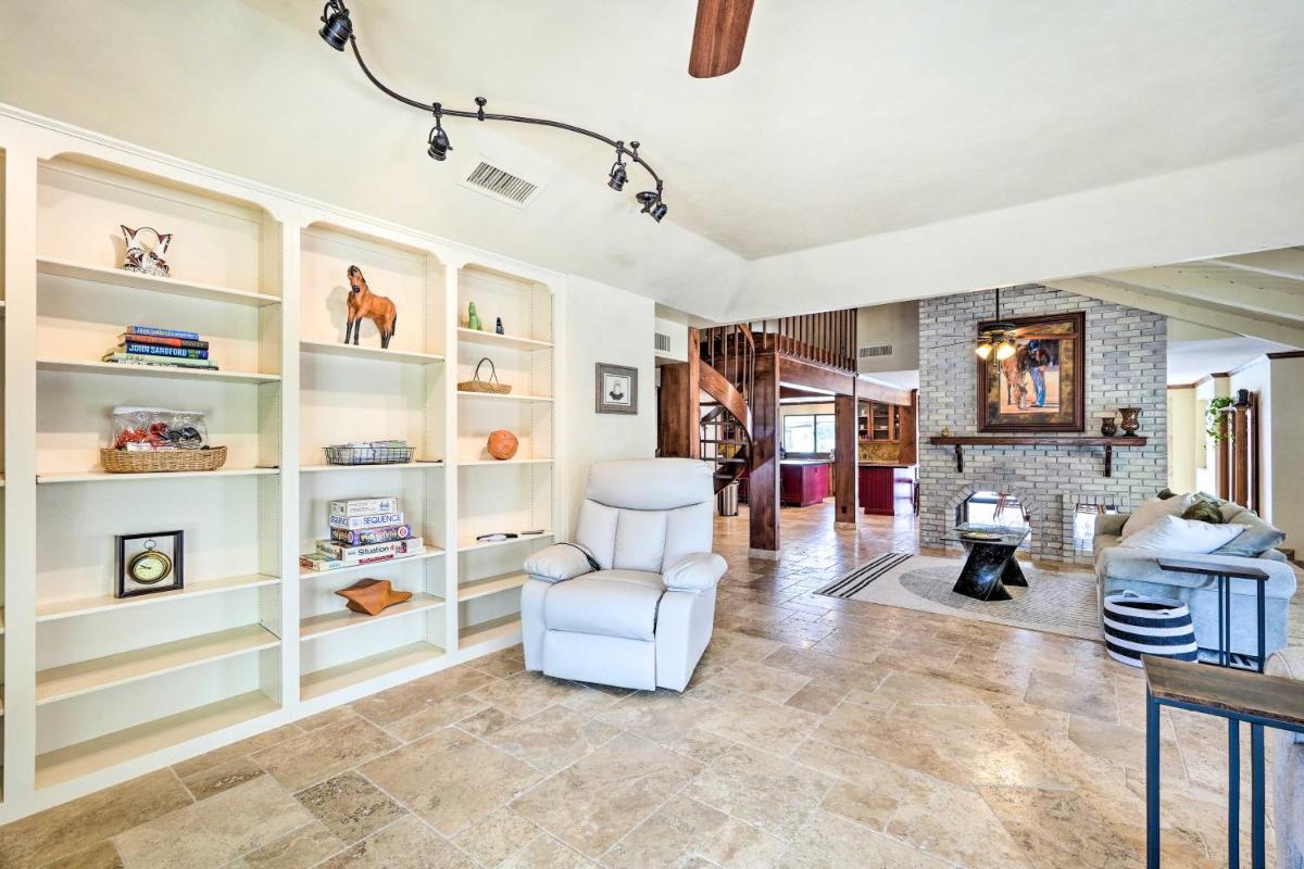 Pet-Friendly Glendale Home with Pool and Putting Green