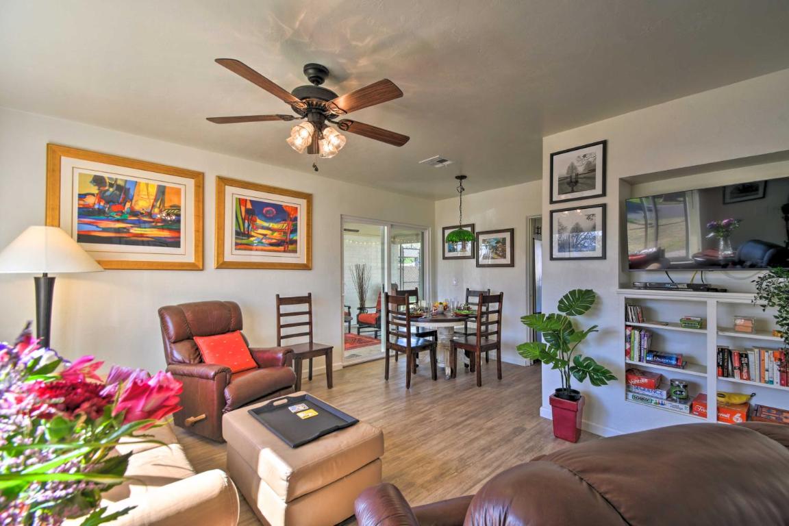 Pet-Friendly Phoenix Home with Breezeway and Fire Pit!