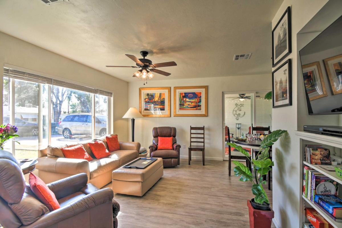 Pet-Friendly Phoenix Home with Breezeway and Fire Pit!