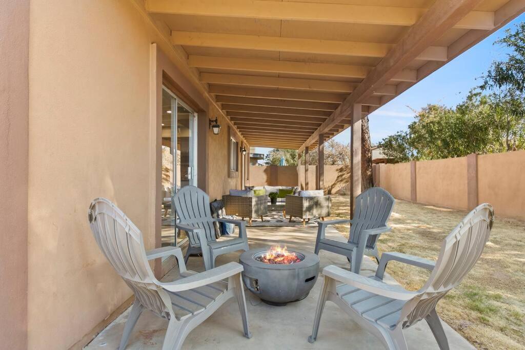 Phoenix Haven – 4BR – Sleeps 10- Fire pit – Golf- Yard games