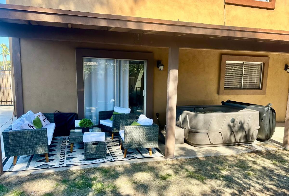 Phoenix Haven – 4BR – Sleeps 10- Fire pit – Golf- Yard games