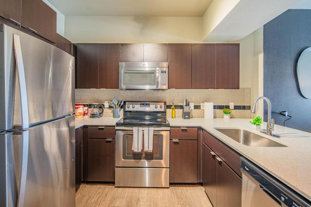 Stunning Studio – DT, Parking, Gym, W-D, Roosevelt Row