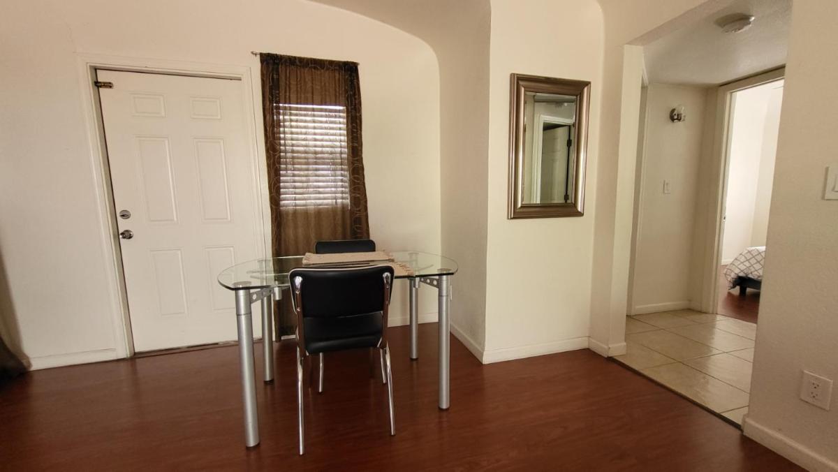 U1 – Entire 2 BR Pet Friendly APT in DT PHX with pkg