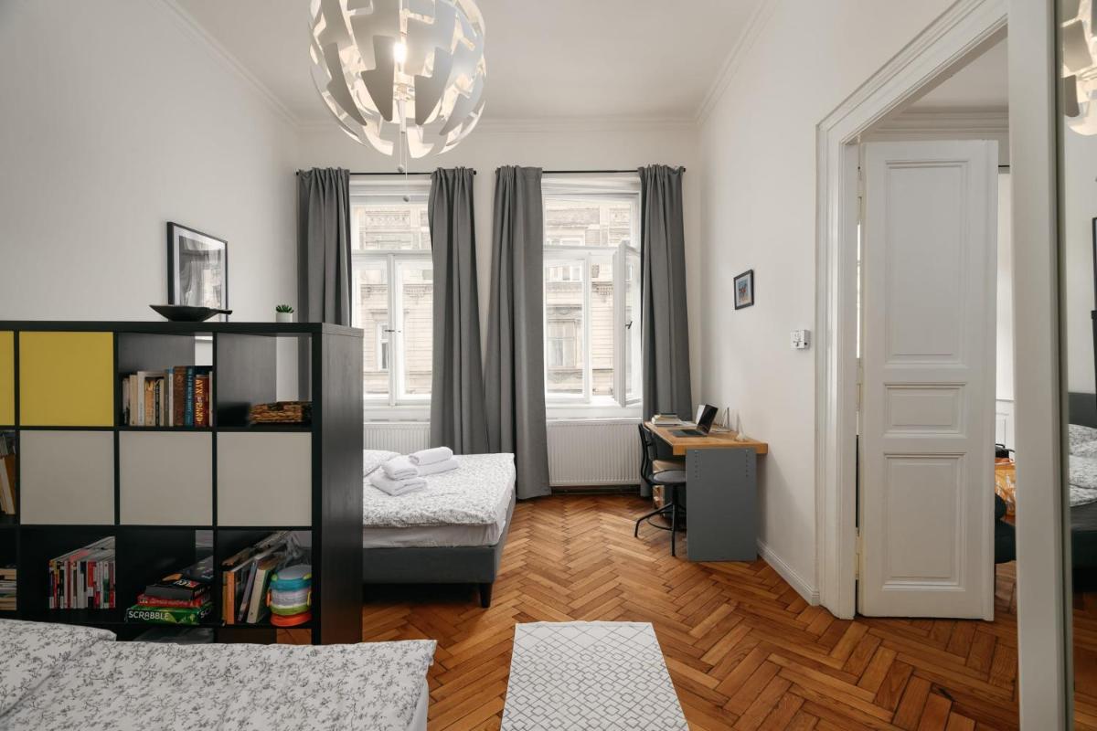 Comfortable and cosy apt a few steps from Dancing House and Naplavka Dance