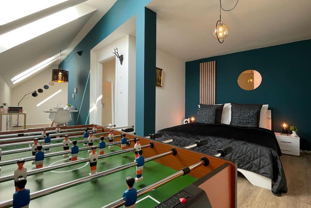 Family Flat with Foosball & Netflix in Old Town