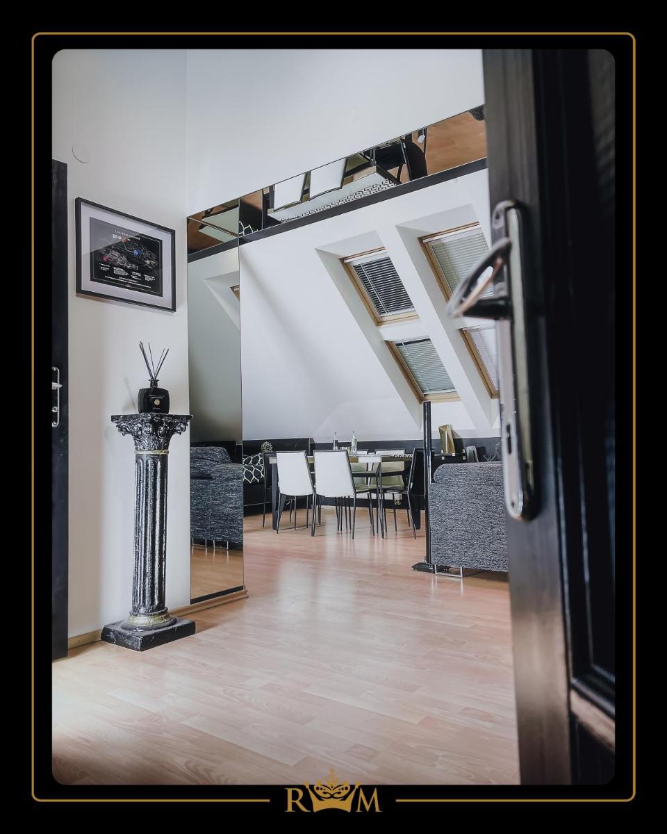 RM Luxury Apartment in Prague • 6 People • Free Parking • Pets