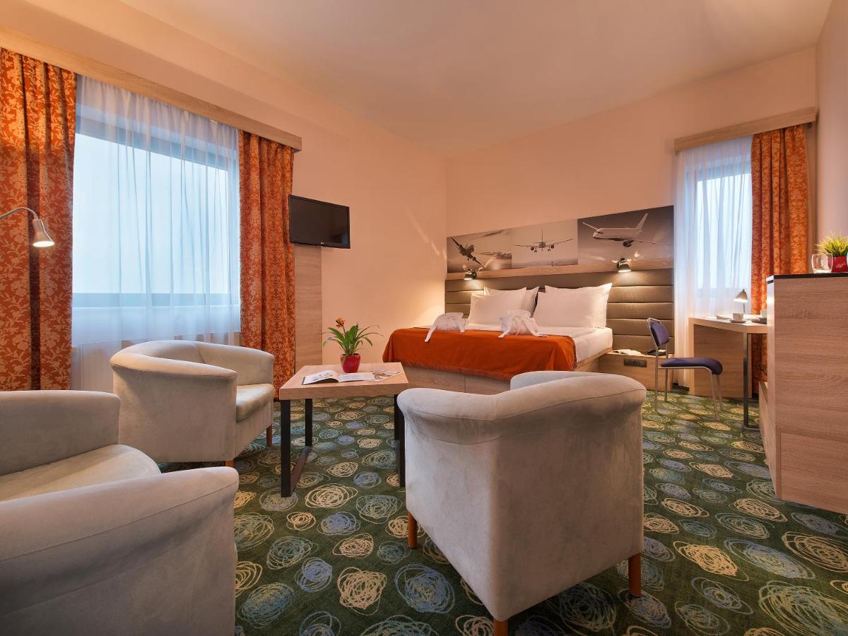 Ramada Airport Hotel Prague