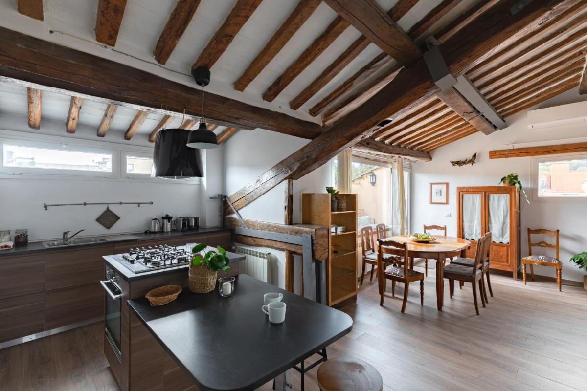 Amazing penthouse with terrace and rooftop in Trastevere