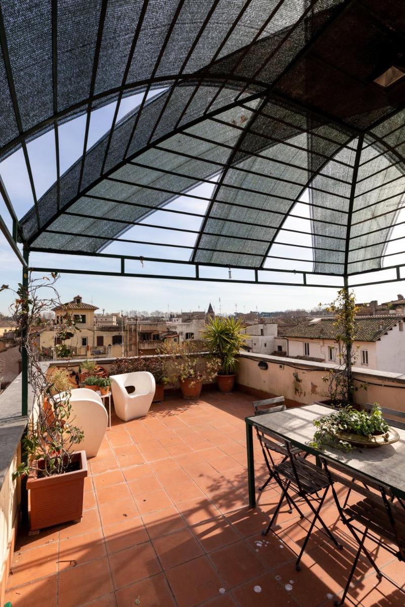 Amazing penthouse with terrace and rooftop in Trastevere