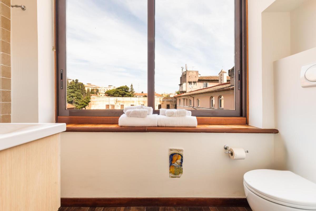 Appartamento con terrazzo e vista aperta a Trastevere