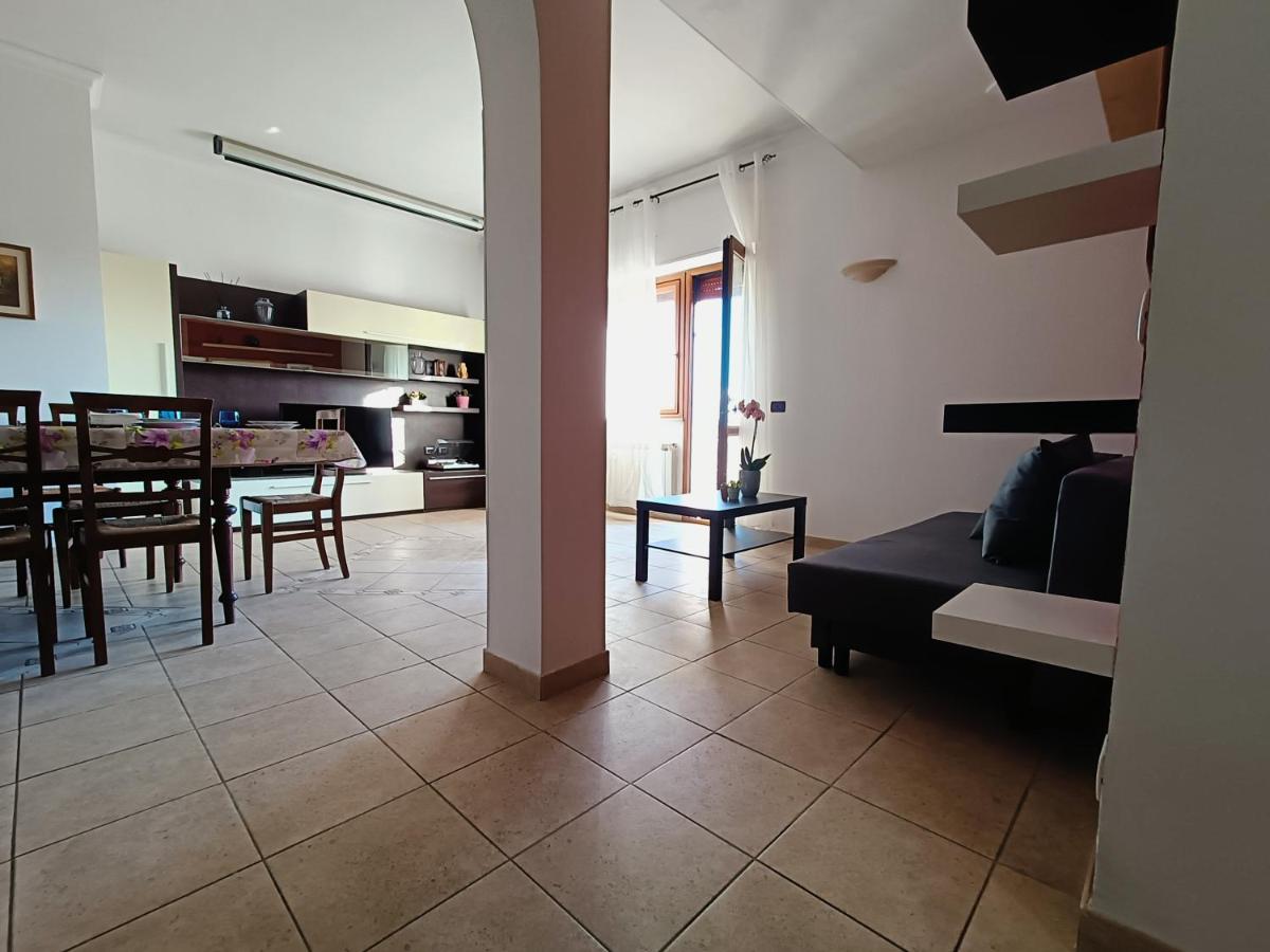 Avellini – Delightful and Spacious Apartment with terrace – near Metro A Cornelia