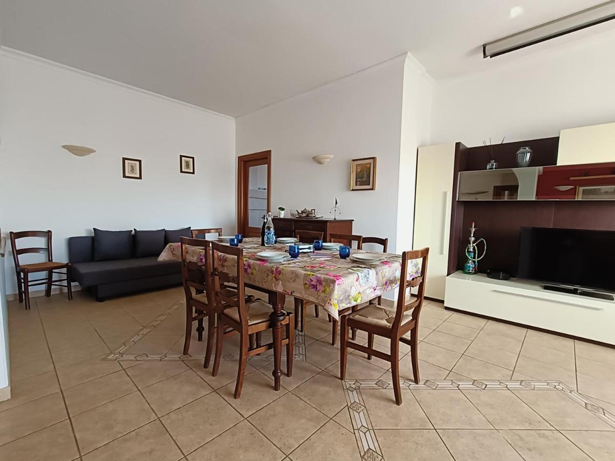 Avellini – Delightful and Spacious Apartment with terrace – near Metro A Cornelia