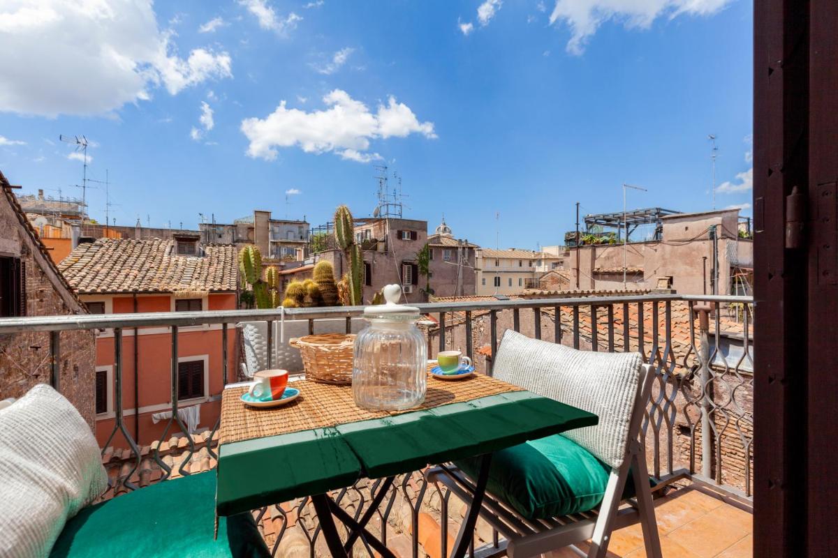 Campo dei Fiori Sun with balcony