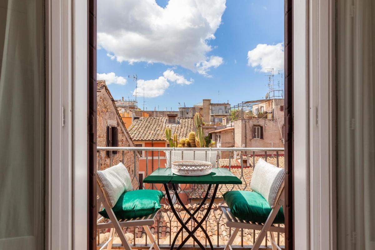 Campo dei Fiori Sun with balcony