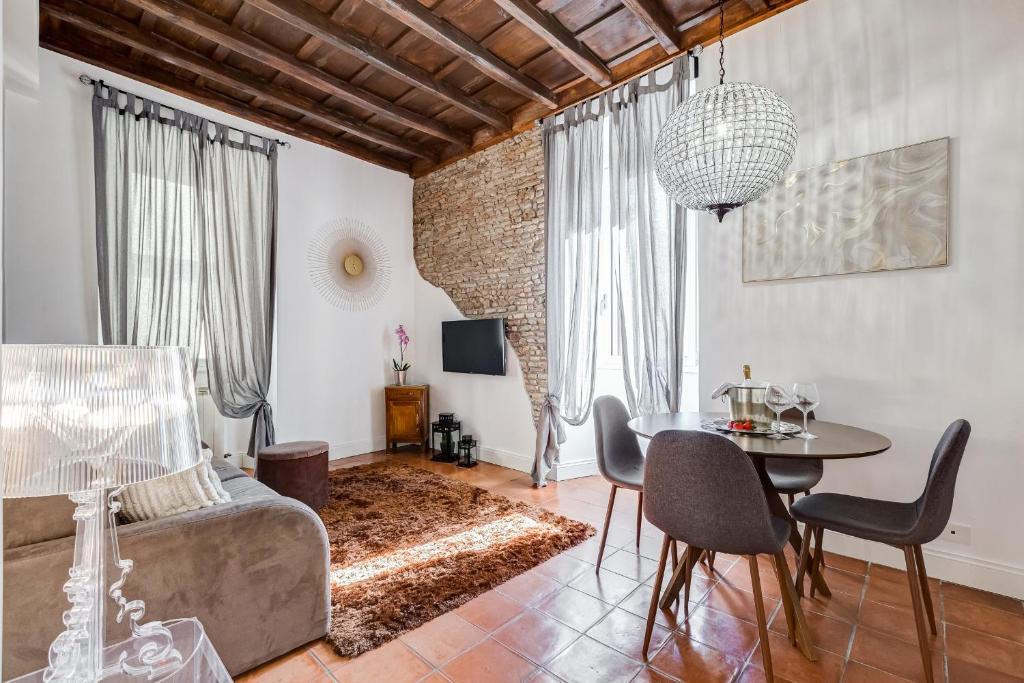 Campo dei fiori Royal Orchid apartment