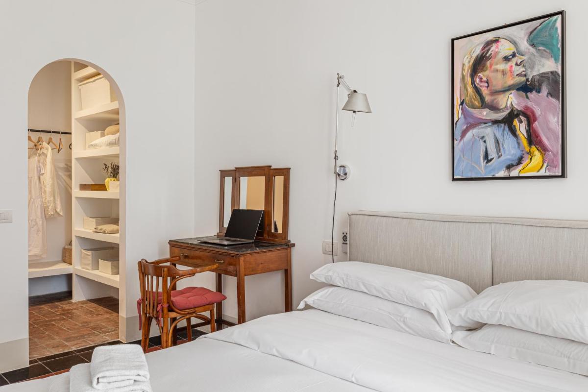 Casa Garibaldi: design retreat near Colosseum