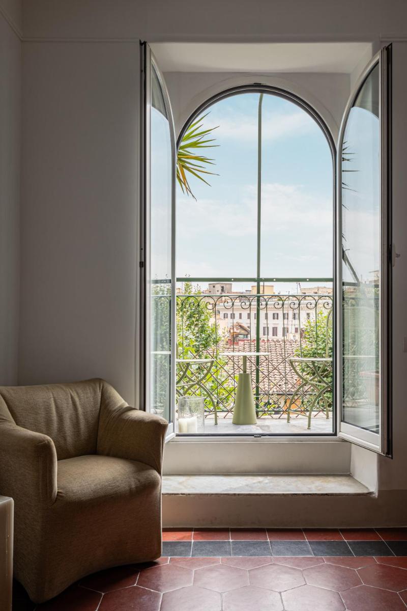 Casa Garibaldi: design retreat near Colosseum