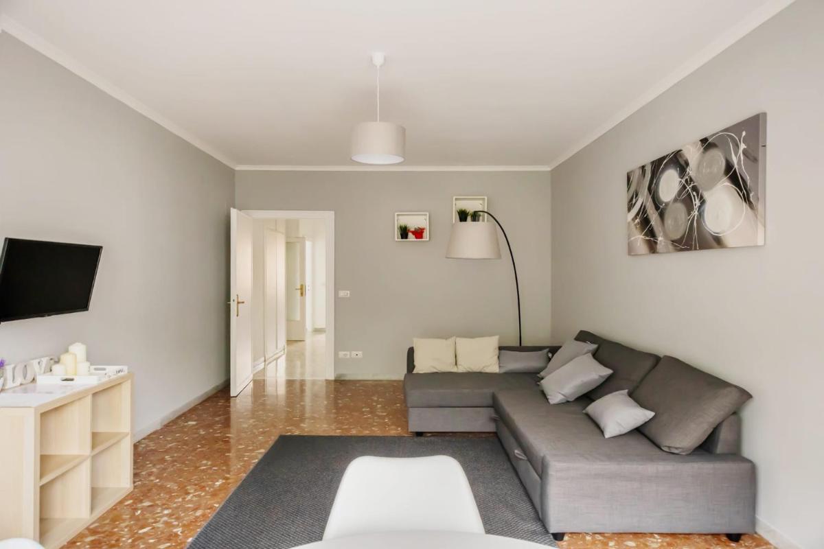 F&F Apartment – Ostiense metro Garbatella