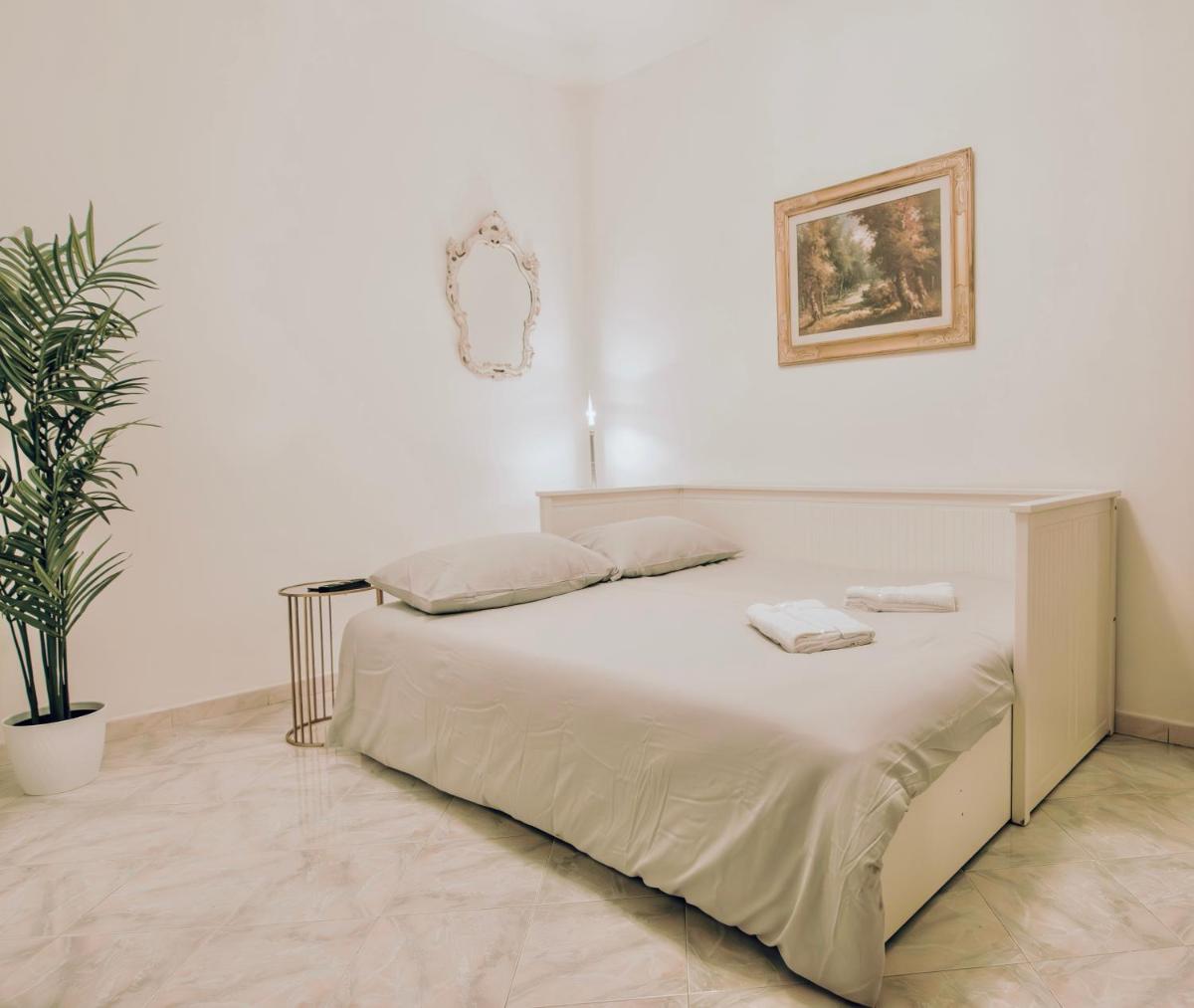 Golden Luxury Home – San Giovanni – 10 min to Basilica of San Giovanni – 25 min to Colosseum