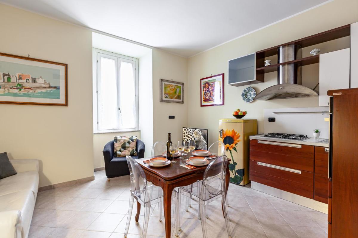 Hostly-Volturno Suite Apartment-Center of Rome