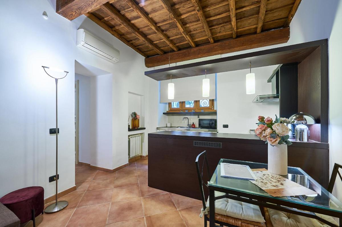 IREX piazza del Fico private apartment