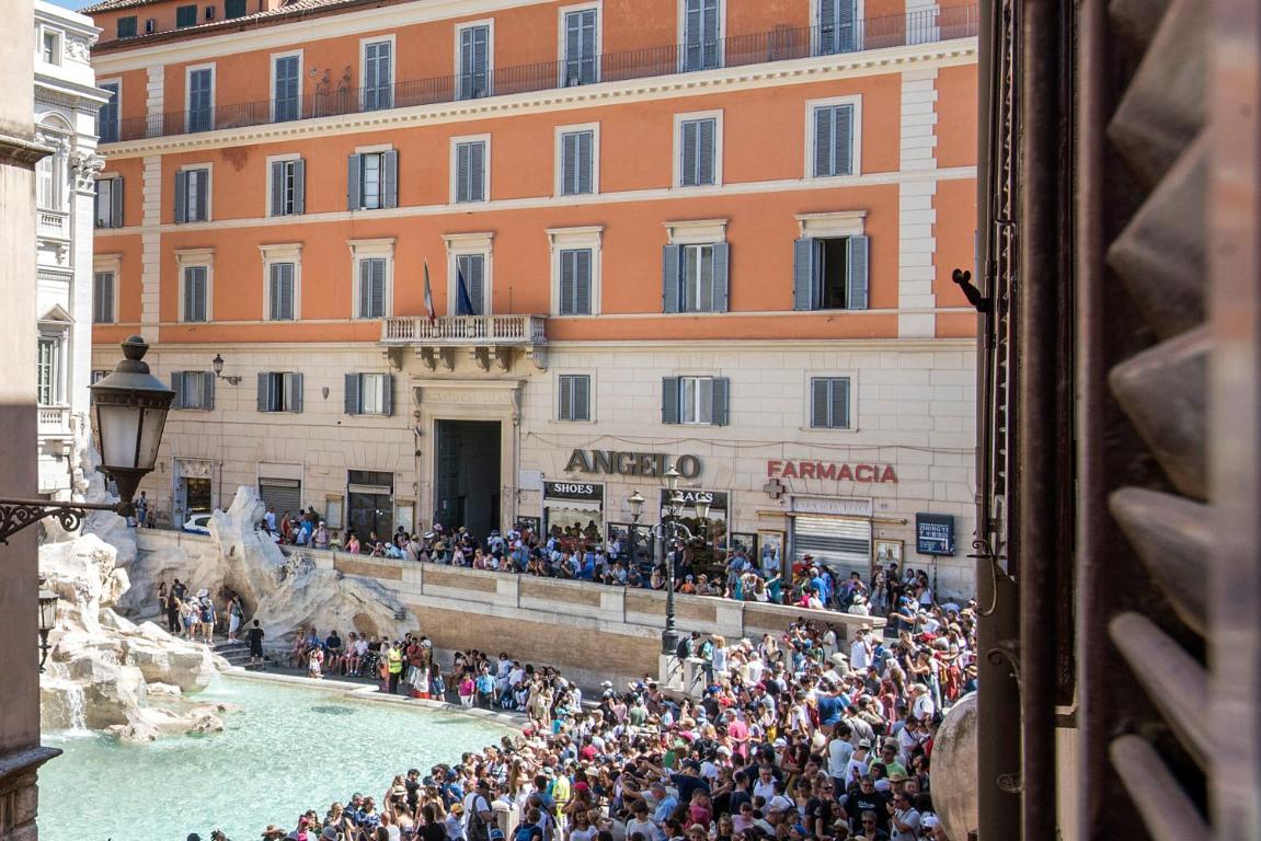 La Finestra su Fontana di Trevi – Charming View