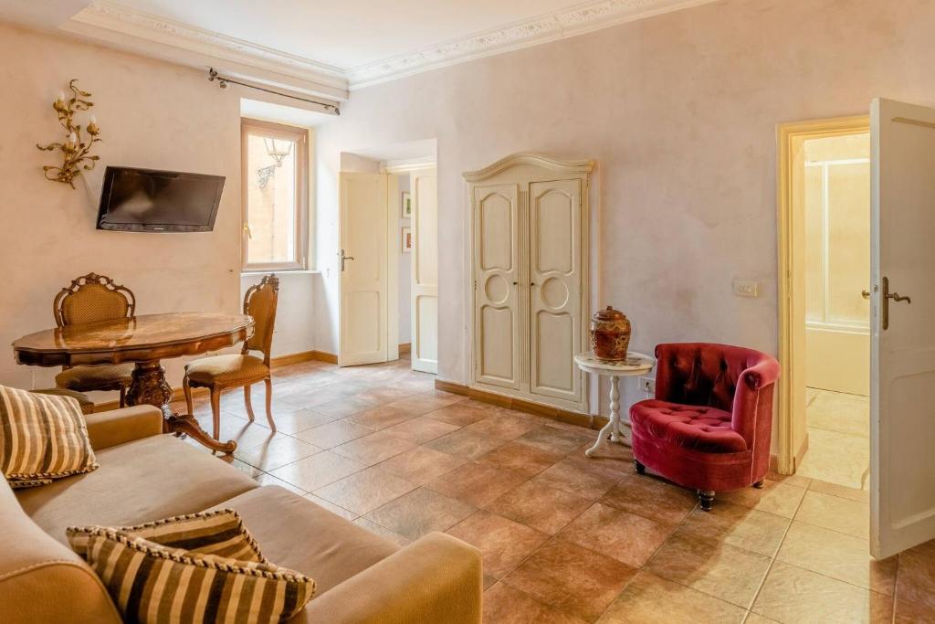 Rome right in the ancient historical center two bedrooms two bath, Up to 6 pax