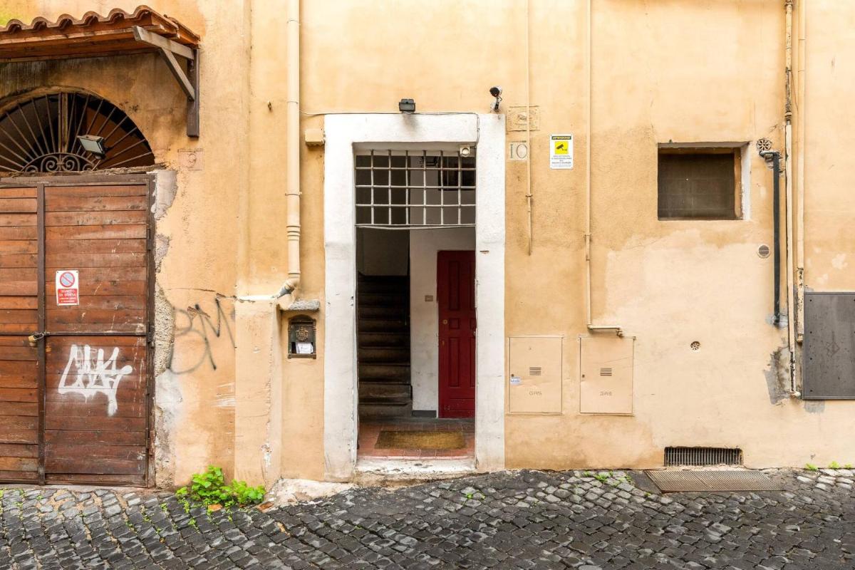 Rome right in the ancient historical center two bedrooms two bath, Up to 6 pax