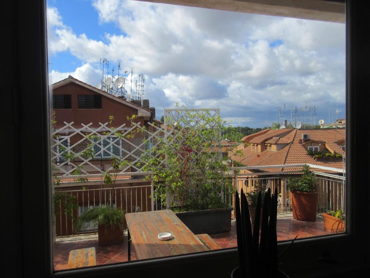 Rooftop Appia antica,silenzioso riservato two bedrooms two bathrooms