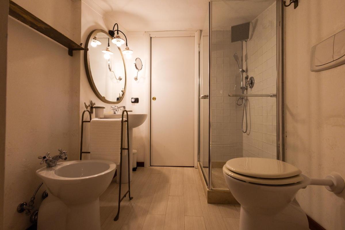 Room with private bathroom and pool near San Pietro