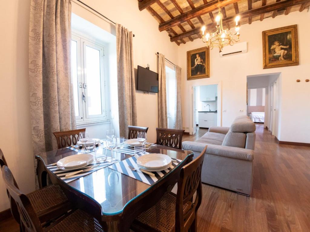 The Best Rent – Beautiful apartment with terrace near Colosseo