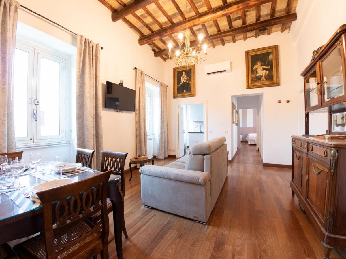 The Best Rent – Beautiful apartment with terrace near Colosseo