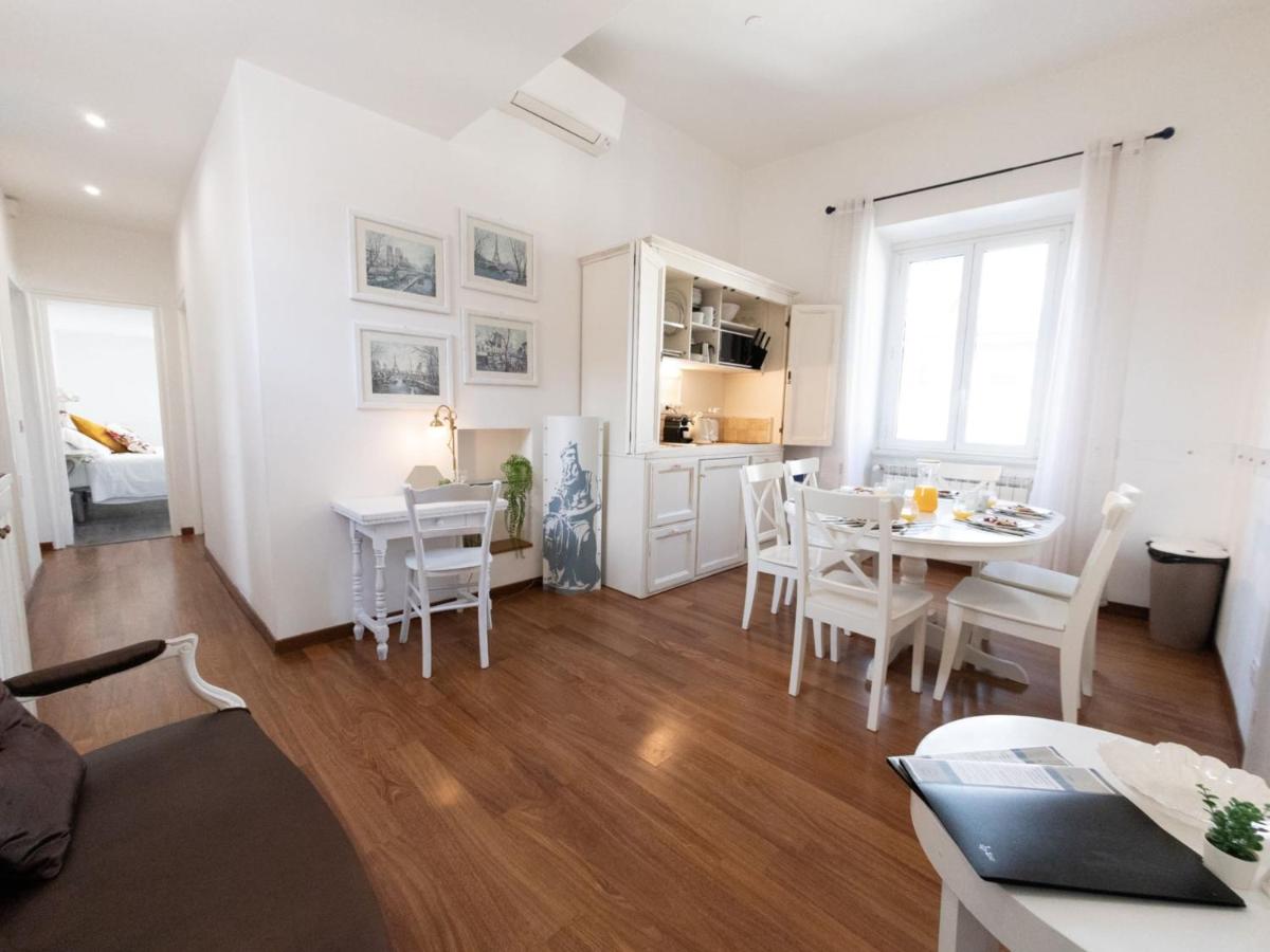 The Best Rent – Three-bedroom apartment close to Colosseo