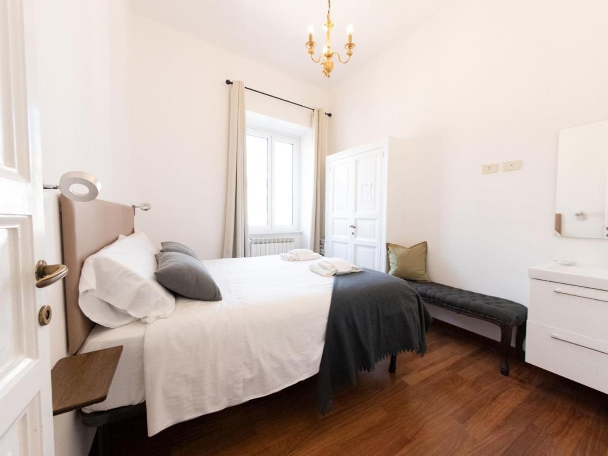 The Best Rent – Three-bedroom apartment close to Colosseo