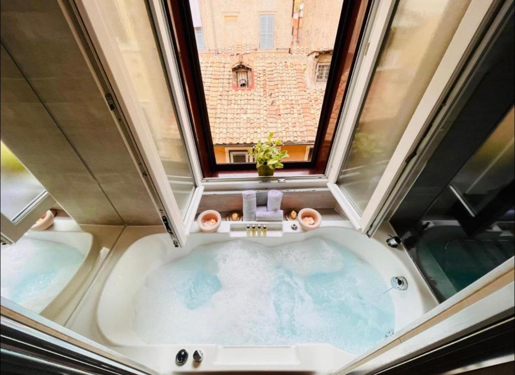 Town House Spagna- luxury Rooms with Jacuzzi Bath