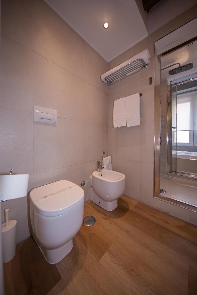 Town House Spagna- luxury Rooms with Jacuzzi Bath