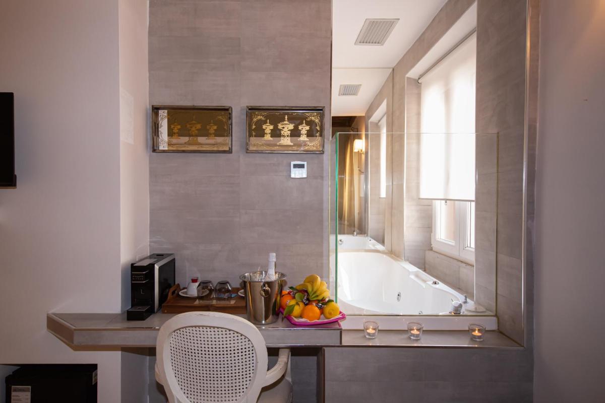 Town House Spagna- luxury Rooms with Jacuzzi Bath