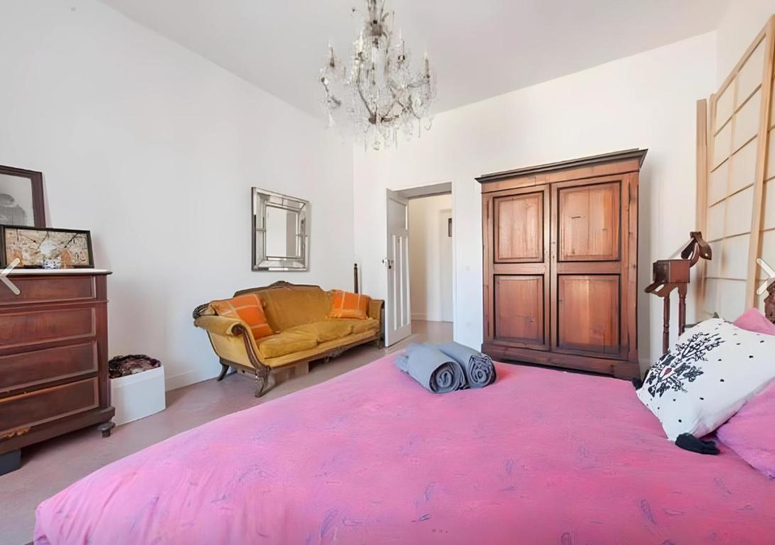 the Rome artful apartment retreat