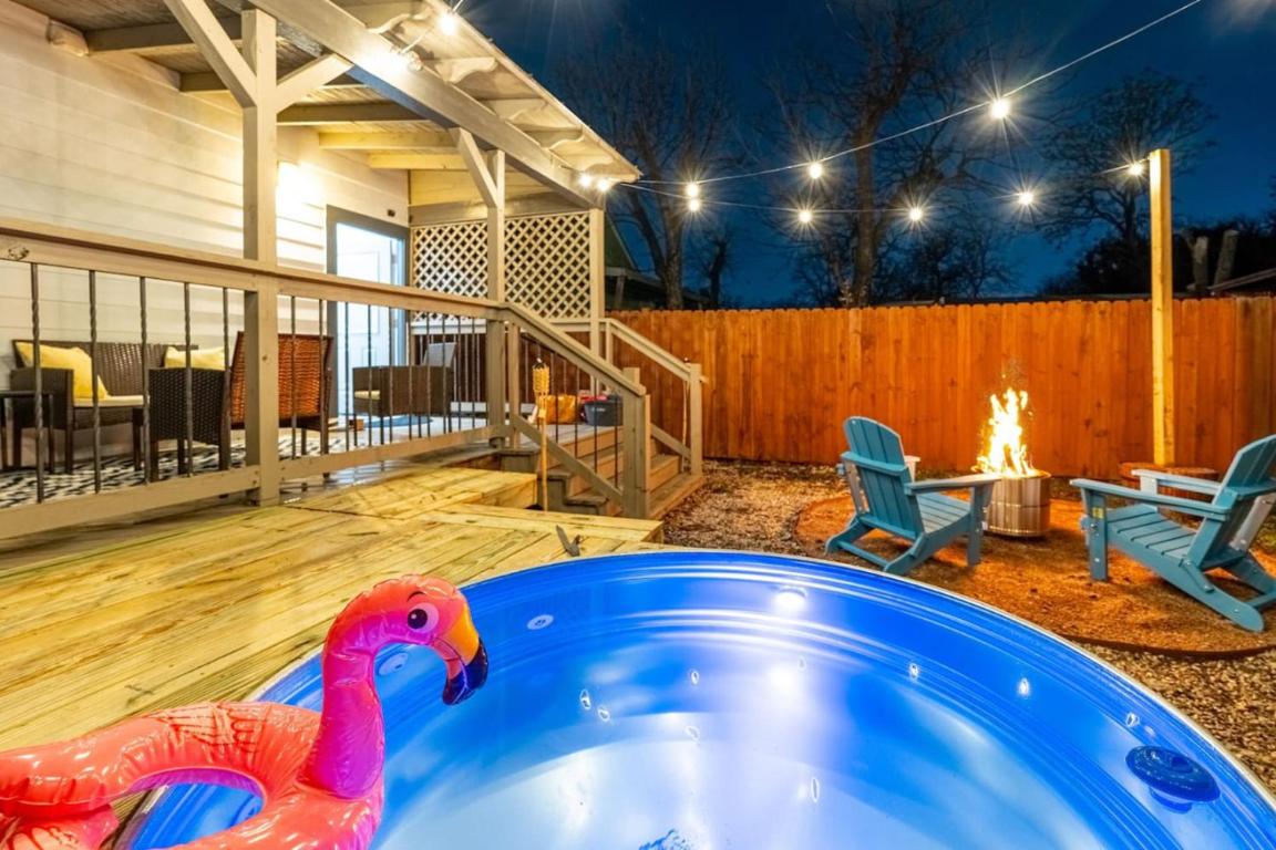 Casa Pajaritos – Pool, Firepit, Backyard near Riverwalk San Antonio