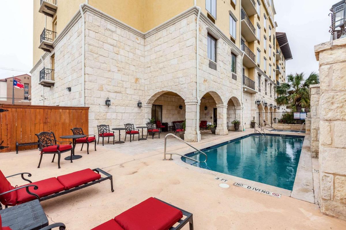 Comfort Suites Alamo Riverwalk