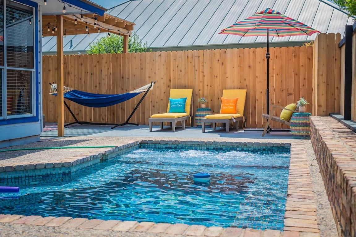 Fun ‘n Sun Heated Pool & Gameroom By Fiesta Texas