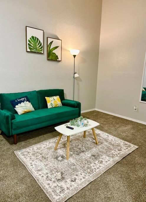 Green Oasis Stylish 1BR Retreat near Medical Center