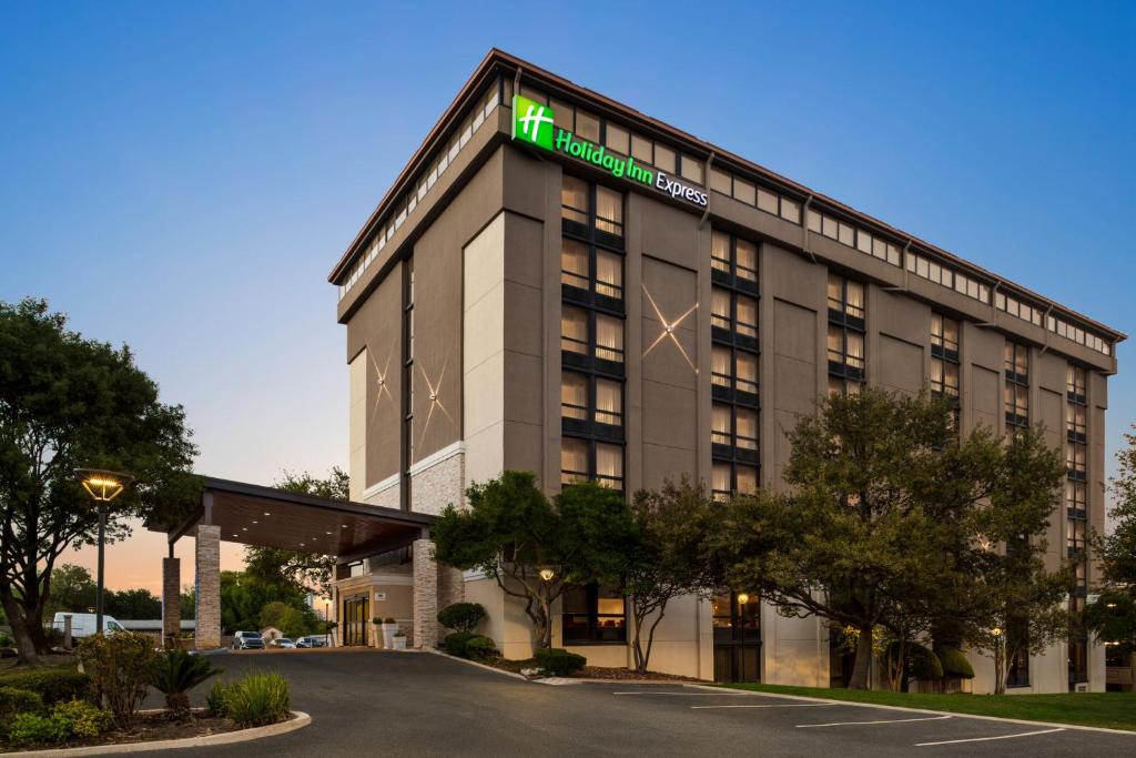 Holiday Inn Express – San Antonio Airport, an IHG Hotel