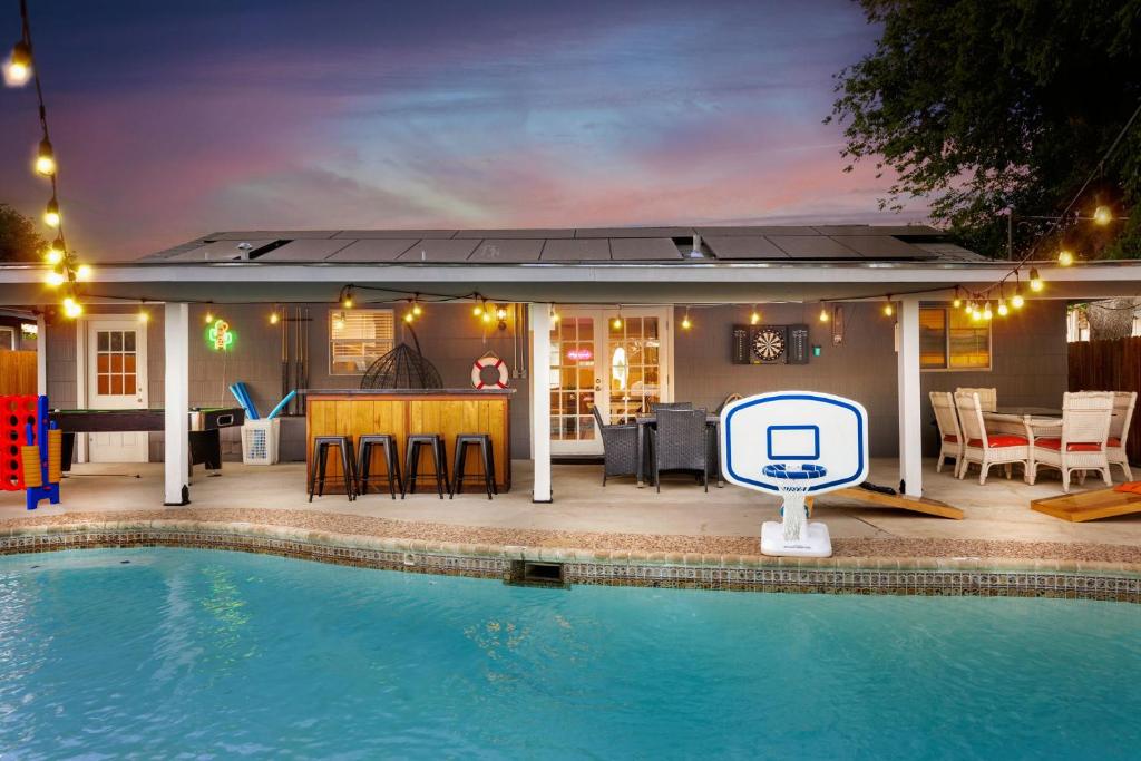 Home with pool and games in central San Antonio