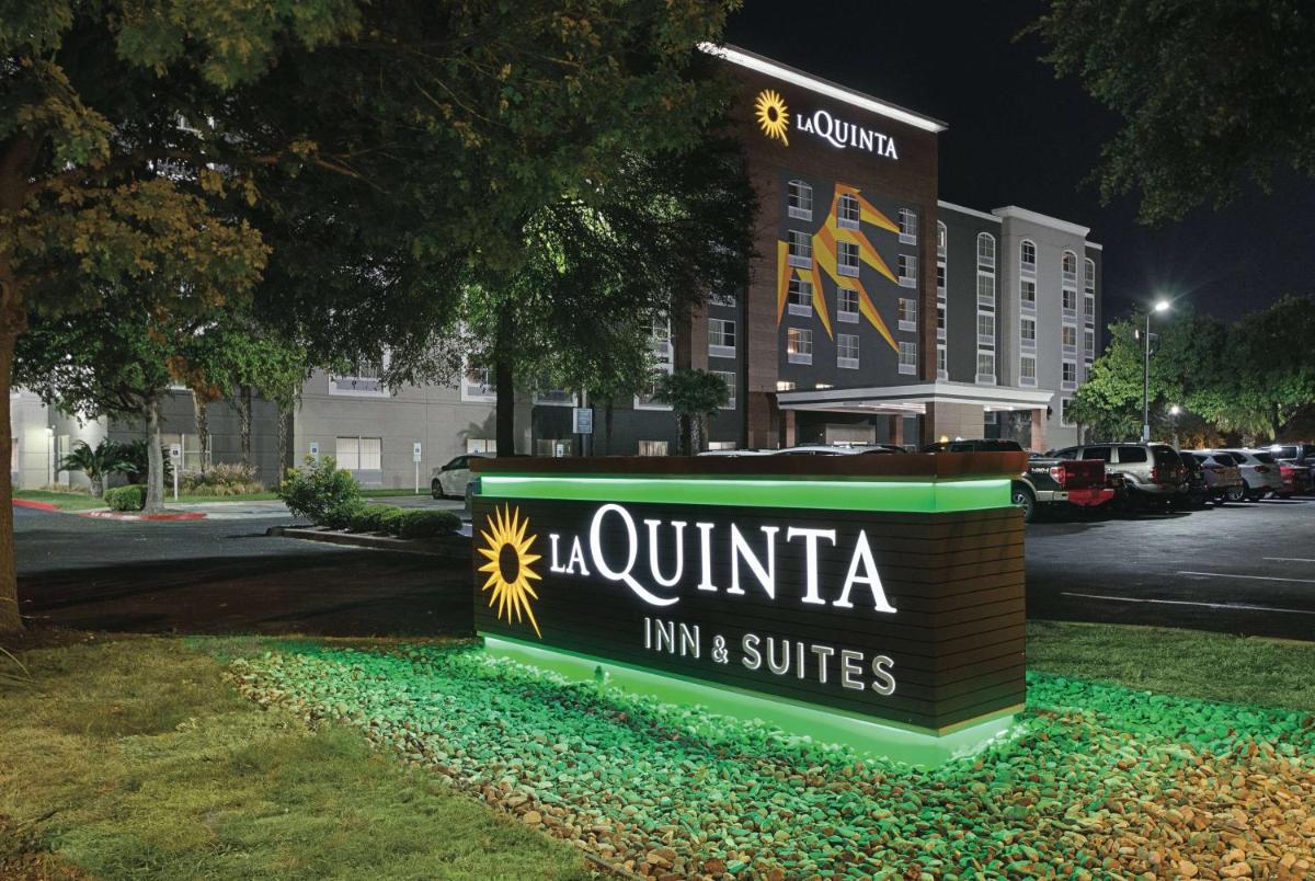 La Quinta Inn & Suites by Wyndham San Antonio Downtown